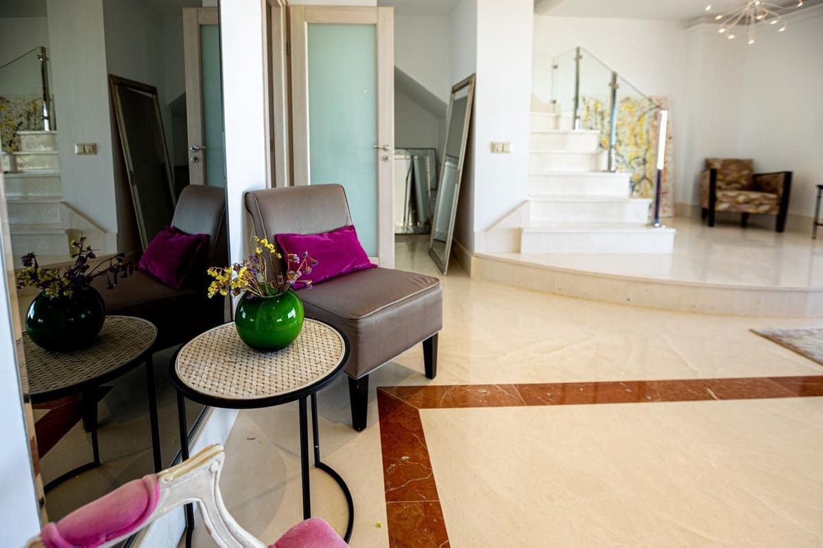 5 slaapkamer Appartement voor vakantieverhuur in La Cala de Mijas met zwembad garage - € 1.500 (Ref: 10014689)