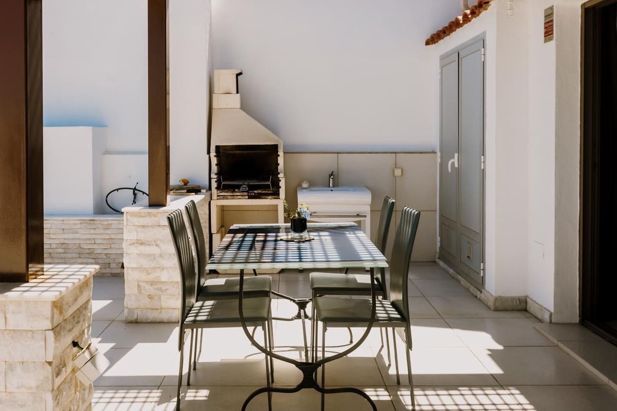 5 slaapkamer Appartement voor vakantieverhuur in La Cala de Mijas met zwembad garage - € 1.500 (Ref: 10014689)