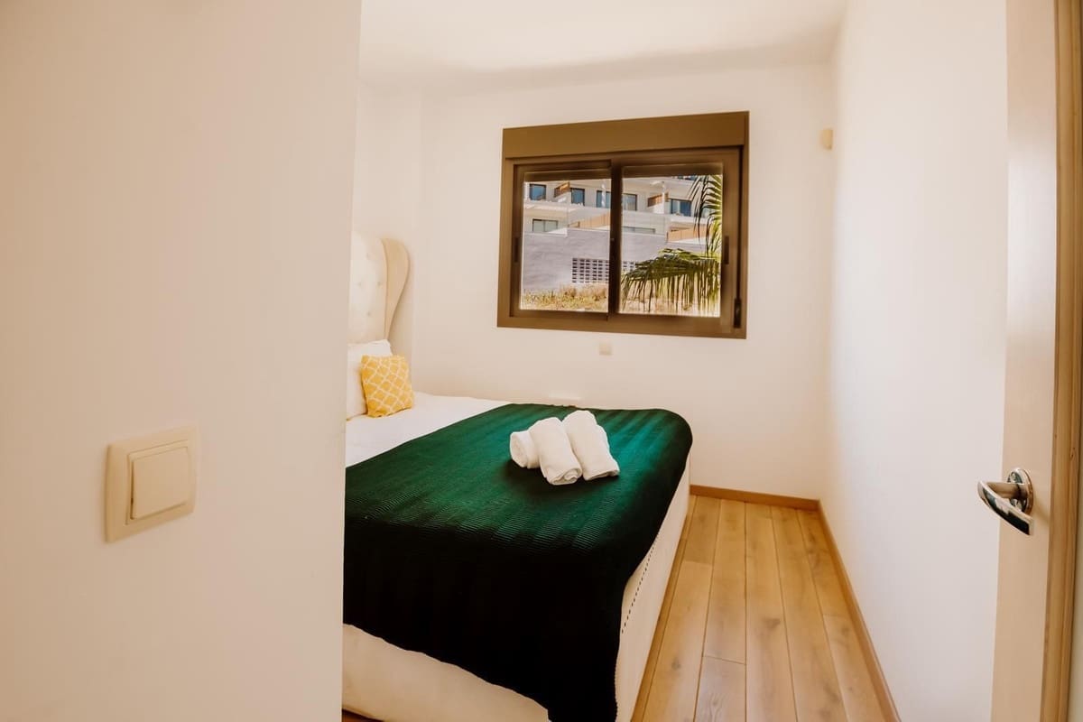 5 slaapkamer Appartement voor vakantieverhuur in La Cala de Mijas met zwembad garage - € 1.500 (Ref: 10014689)