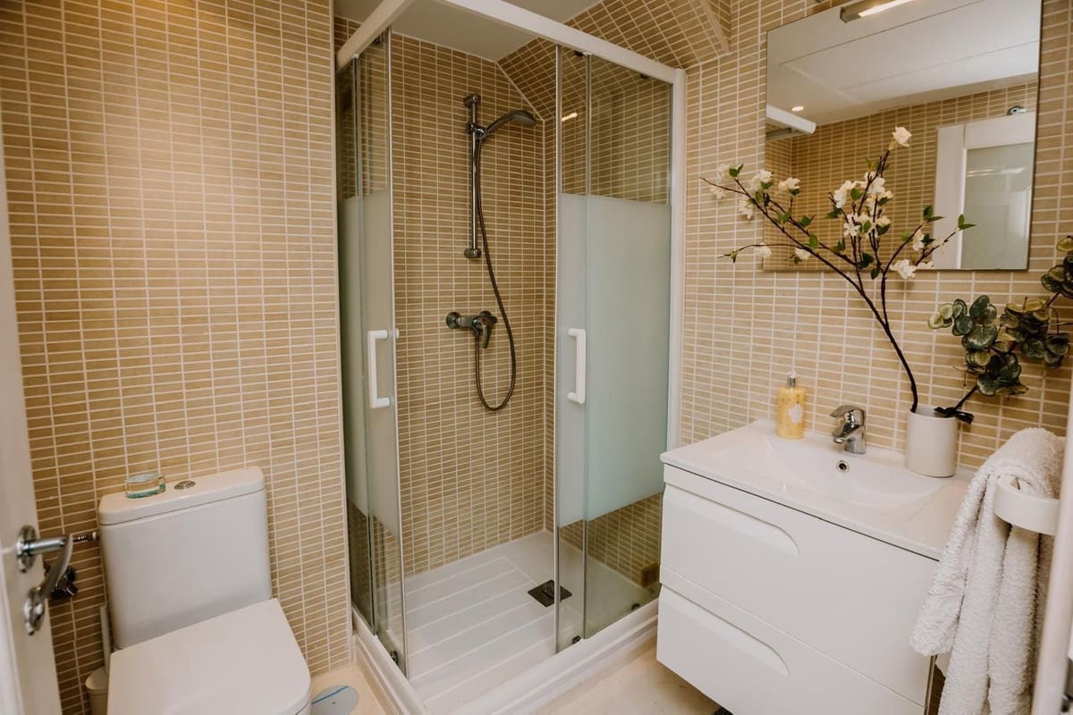 5 slaapkamer Appartement voor vakantieverhuur in La Cala de Mijas met zwembad garage - € 1.500 (Ref: 10014689)