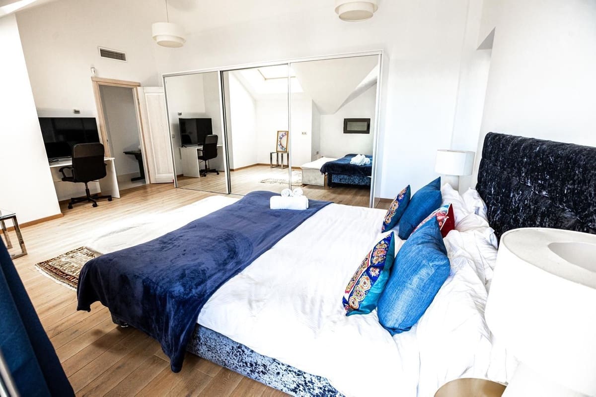 5 slaapkamer Appartement voor vakantieverhuur in La Cala de Mijas met zwembad garage - € 1.500 (Ref: 10014689)