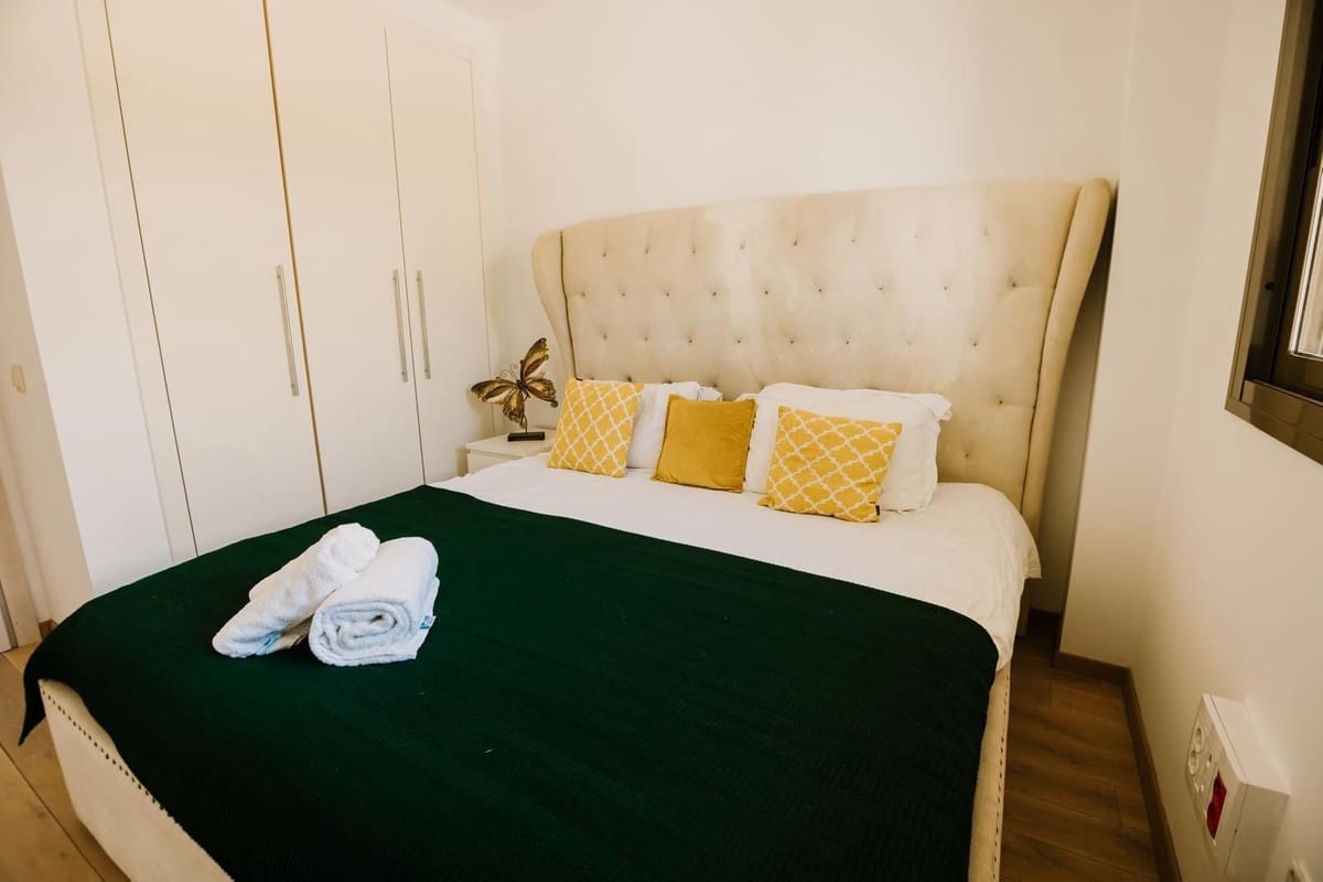 5 slaapkamer Appartement voor vakantieverhuur in La Cala de Mijas met zwembad garage - € 1.500 (Ref: 10014689)
