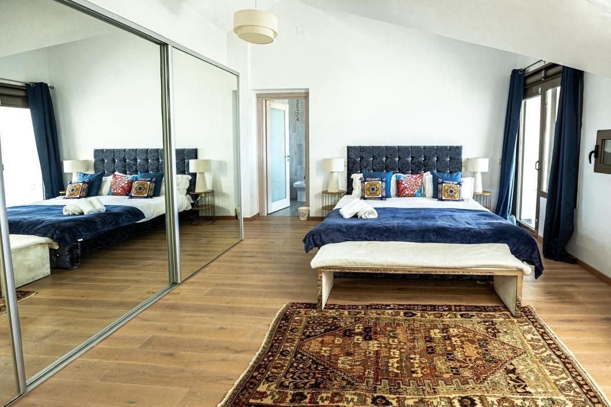 5 slaapkamer Appartement voor vakantieverhuur in La Cala de Mijas met zwembad garage - € 1.500 (Ref: 10014689)