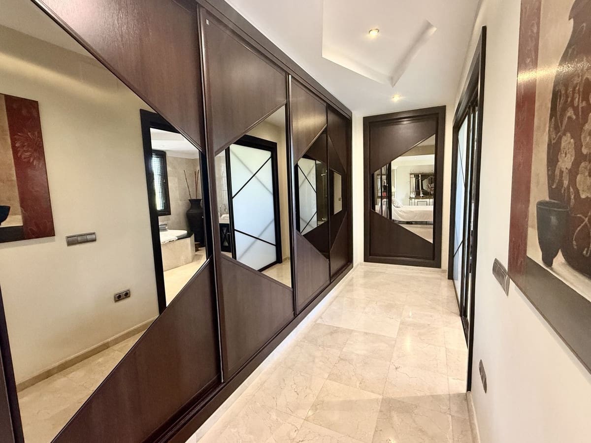 4 sypialnia Willa na sprzedaż w La Cala Golf z basenem - 1 850 000 € (Ref: 10034549)