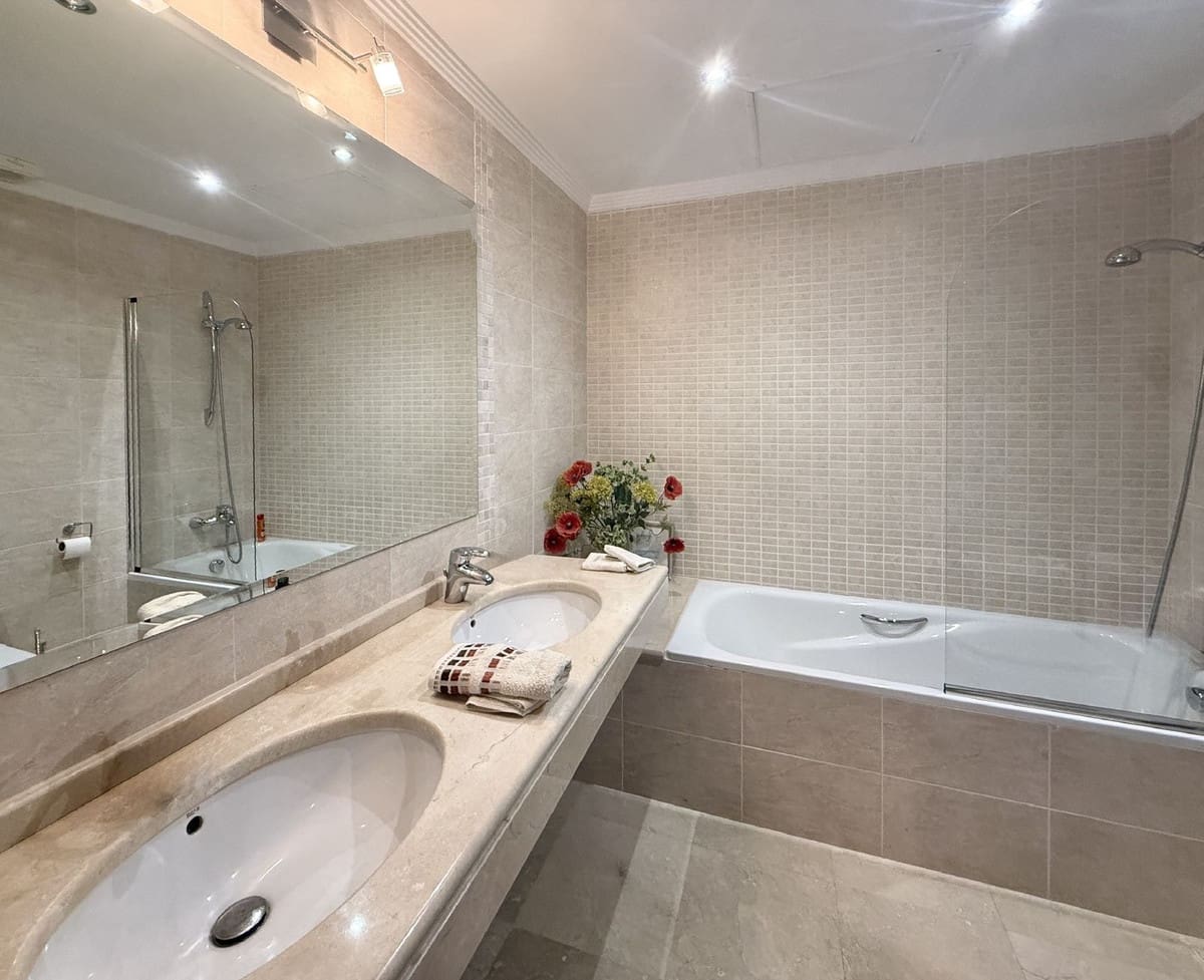 4 sypialnia Willa na sprzedaż w La Cala Golf z basenem - 1 850 000 € (Ref: 10034549)