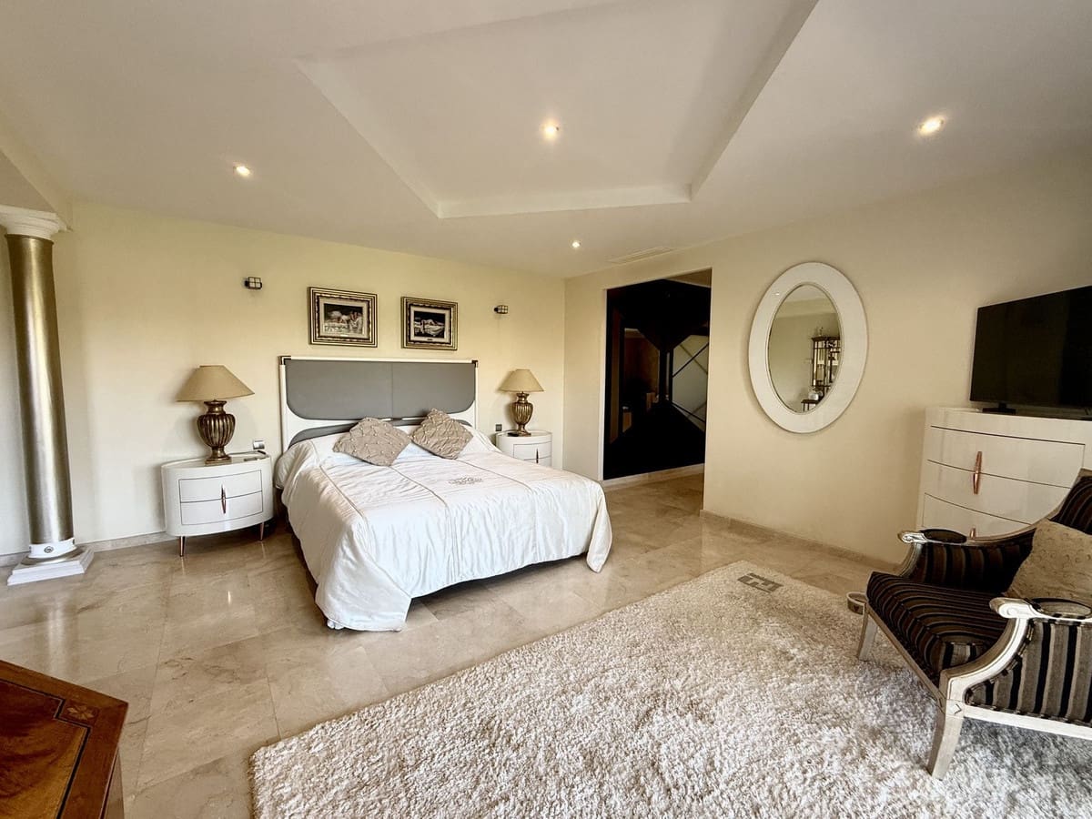 4 sypialnia Willa na sprzedaż w La Cala Golf z basenem - 1 850 000 € (Ref: 10034549)