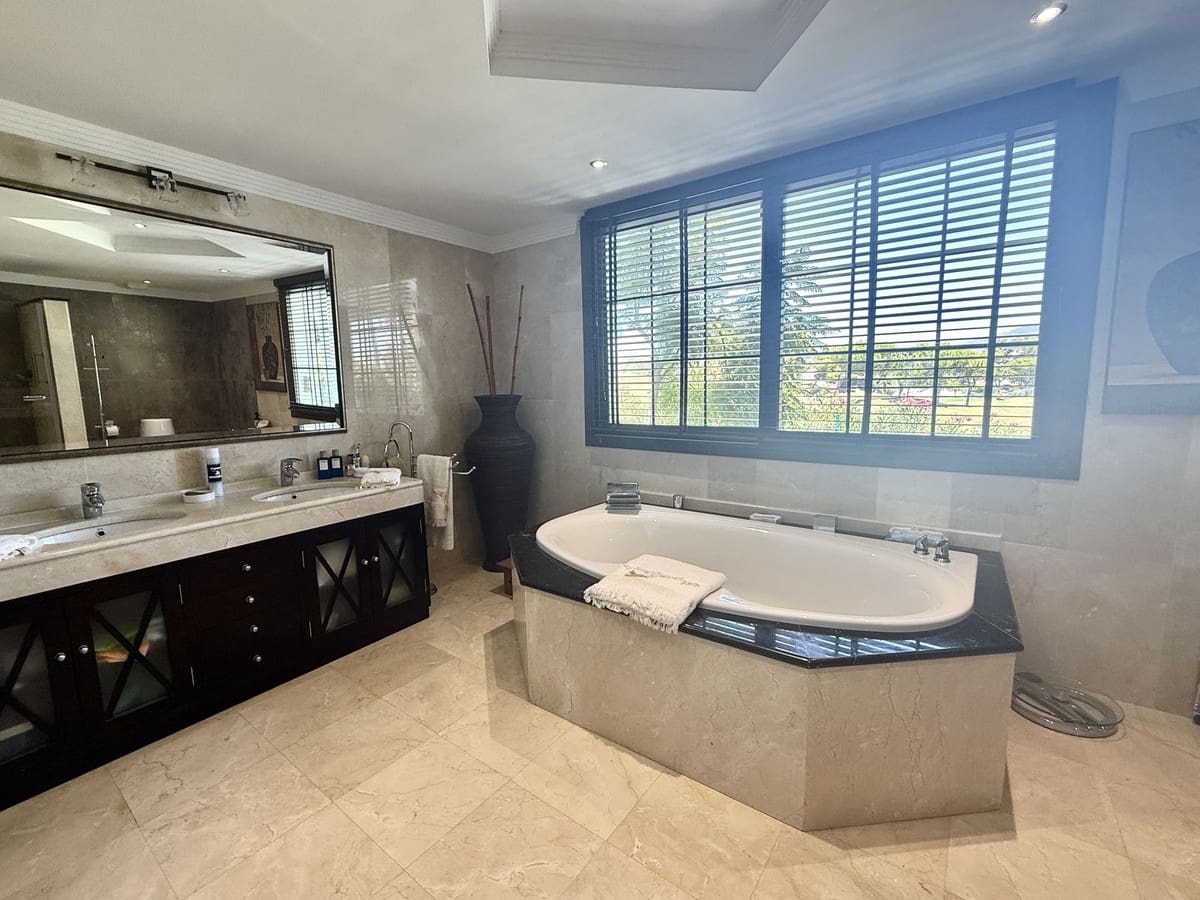 4 sypialnia Willa na sprzedaż w La Cala Golf z basenem - 1 850 000 € (Ref: 10034549)
