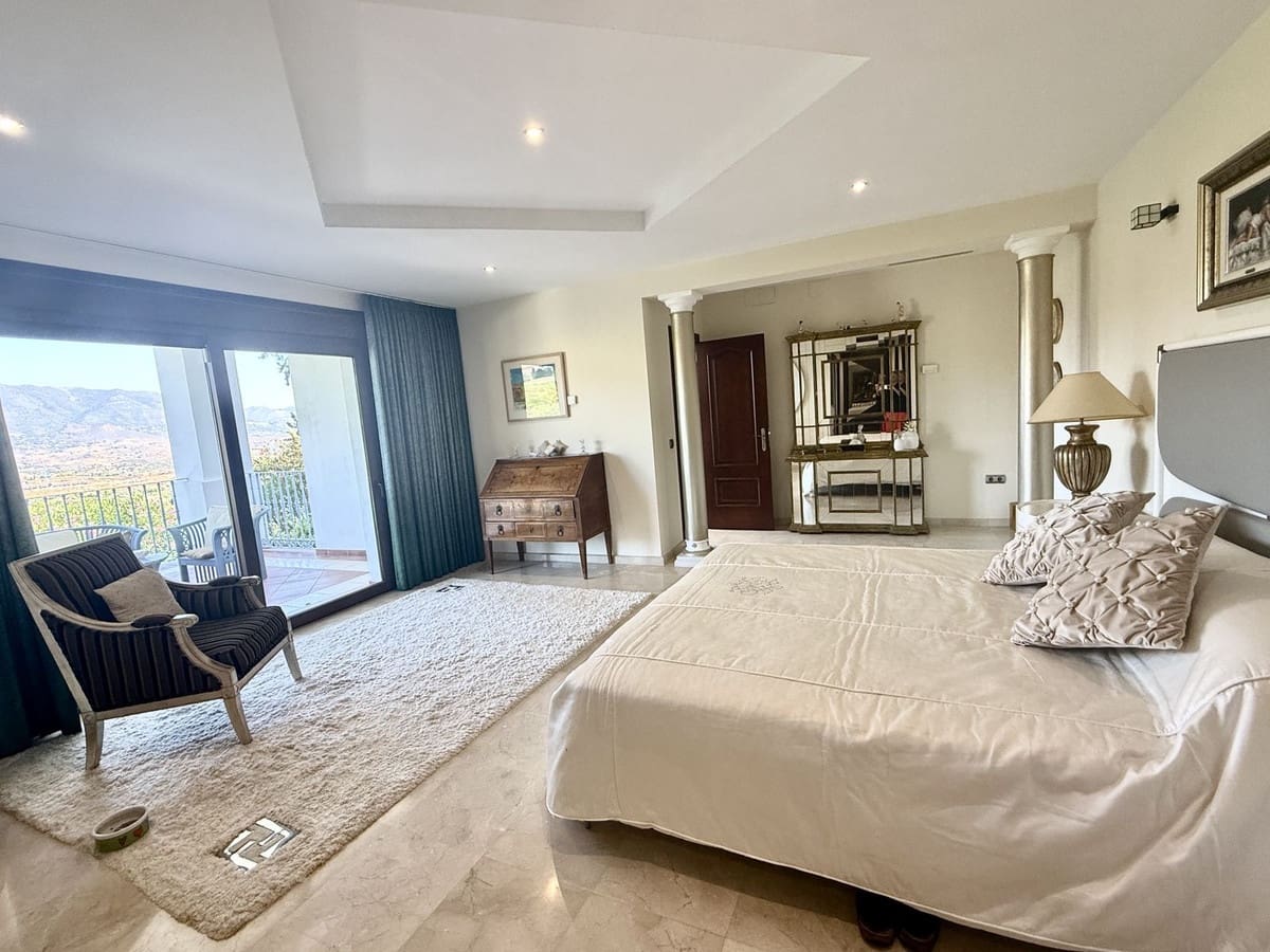 4 sypialnia Willa na sprzedaż w La Cala Golf z basenem - 1 850 000 € (Ref: 10034549)
