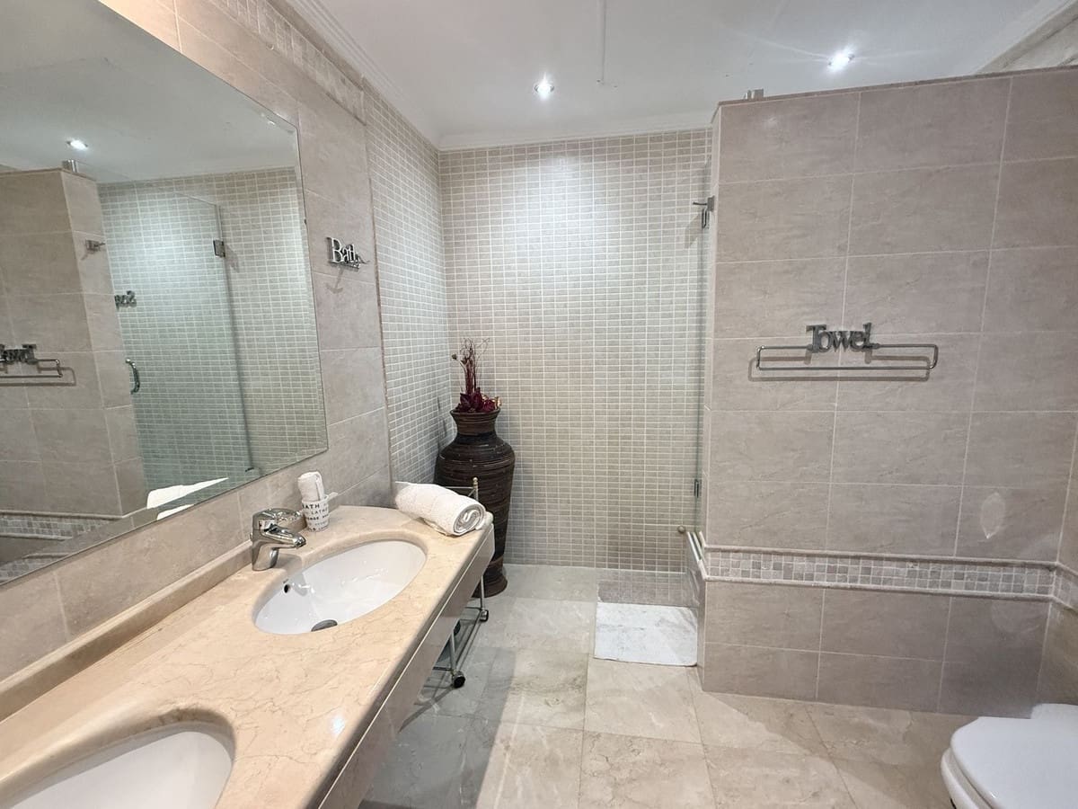 4 sypialnia Willa na sprzedaż w La Cala Golf z basenem - 1 850 000 € (Ref: 10034549)