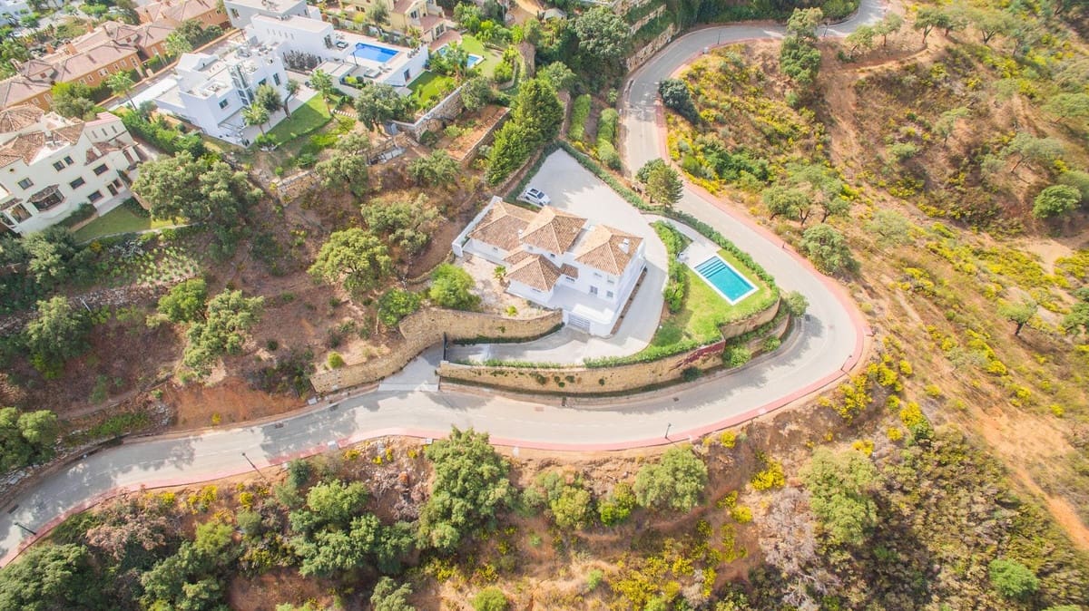 4 soveværelse Villa til salg i La Mairena med swimmingpool garage - € 1.980.000 (Ref: 10077085)