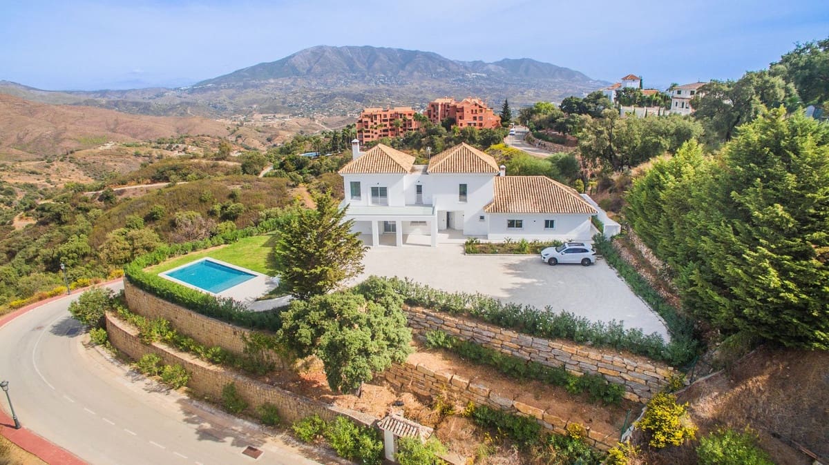 4 soveværelse Villa til salg i La Mairena med swimmingpool garage - € 1.980.000 (Ref: 10077085)
