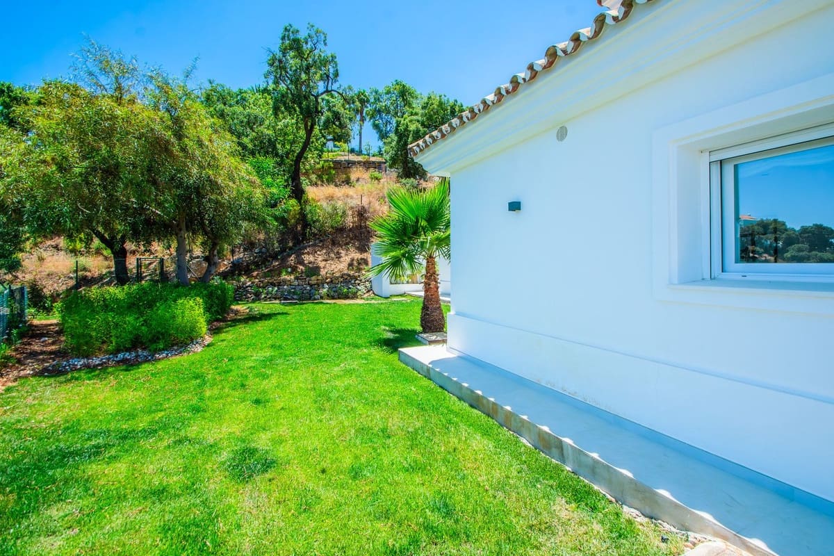 4 soveværelse Villa til salg i La Mairena med swimmingpool garage - € 1.980.000 (Ref: 10077085)