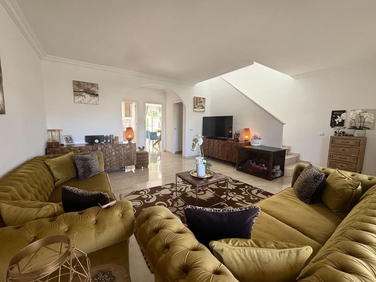 3 chambre Villa/Maison Semi-Mitoyenne à vendre à Riviera del Sol avec piscine garage - 550 000 € (Ref: 10077515)