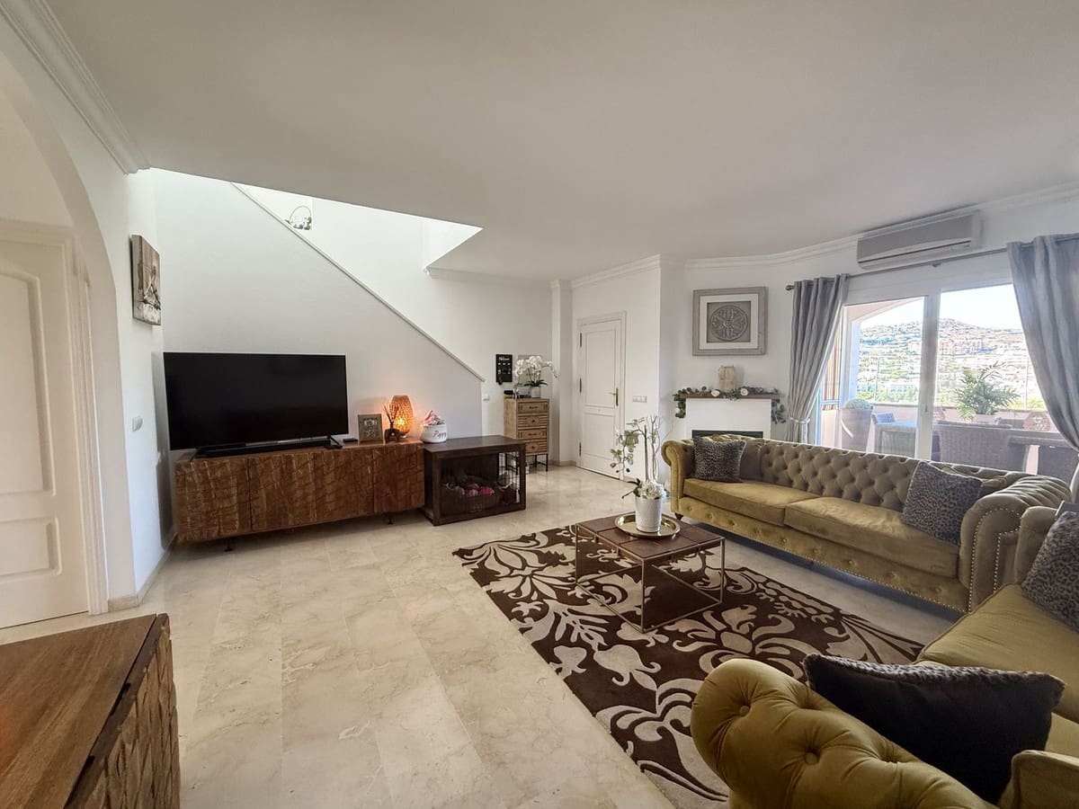 3 chambre Villa/Maison Semi-Mitoyenne à vendre à Riviera del Sol avec piscine garage - 550 000 € (Ref: 10077515)