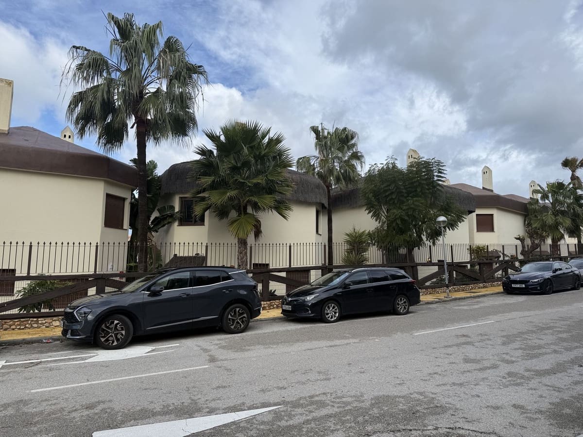 3 chambre Villa/Maison Semi-Mitoyenne à vendre à Riviera del Sol avec piscine garage - 550 000 € (Ref: 10077515)