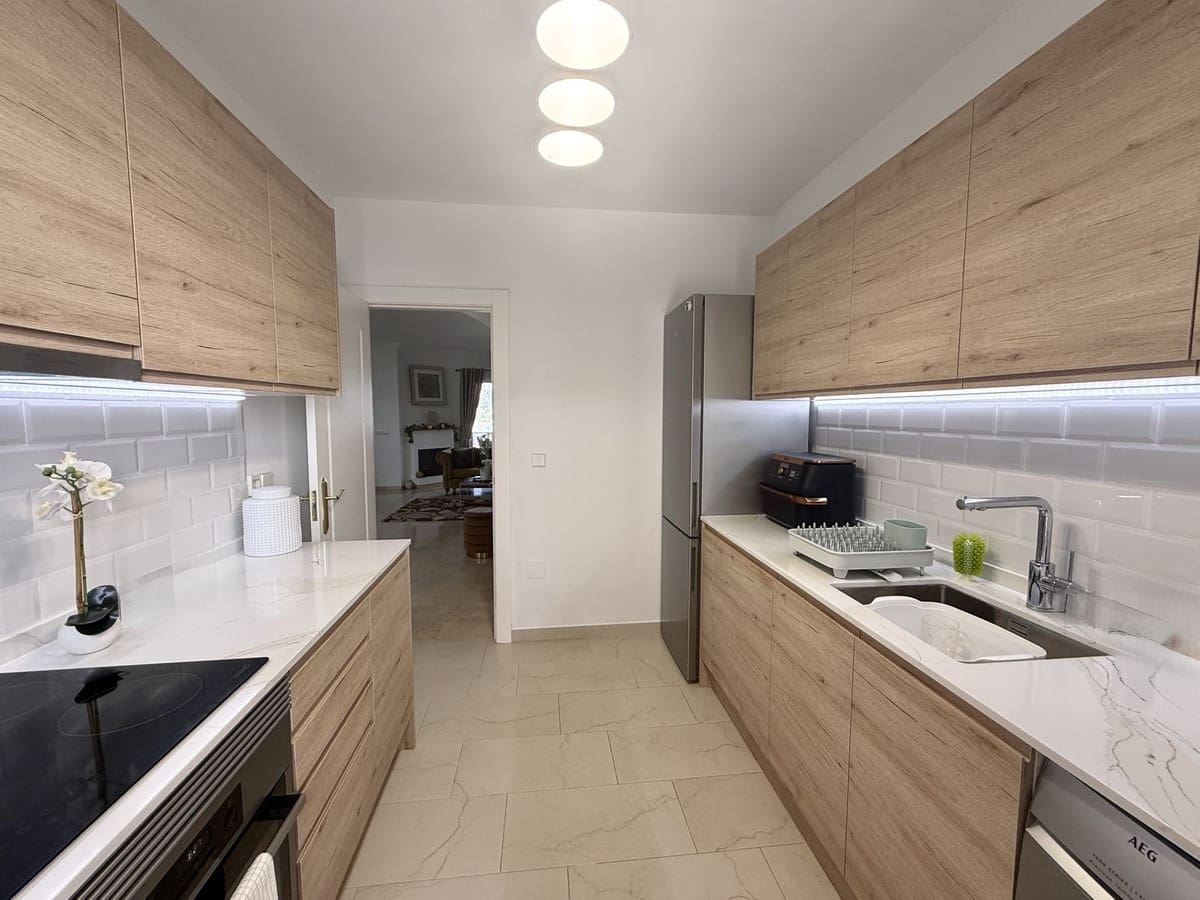 3 chambre Villa/Maison Semi-Mitoyenne à vendre à Riviera del Sol avec piscine garage - 550 000 € (Ref: 10077515)