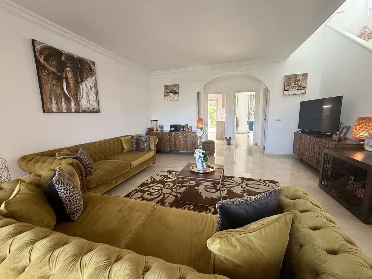 3 chambre Villa/Maison Semi-Mitoyenne à vendre à Riviera del Sol avec piscine garage - 550 000 € (Ref: 10077515)