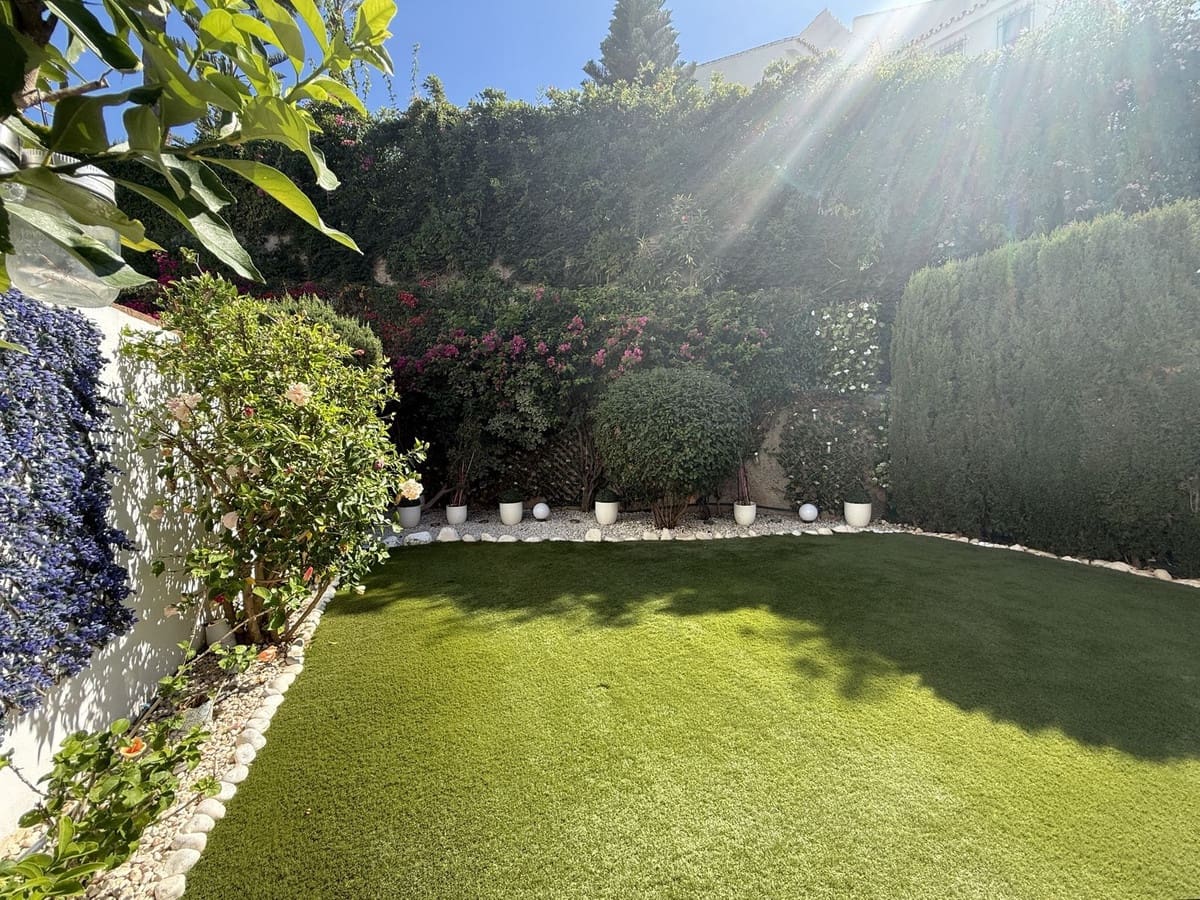 3 chambre Villa/Maison Semi-Mitoyenne à vendre à Riviera del Sol avec piscine garage - 550 000 € (Ref: 10077515)