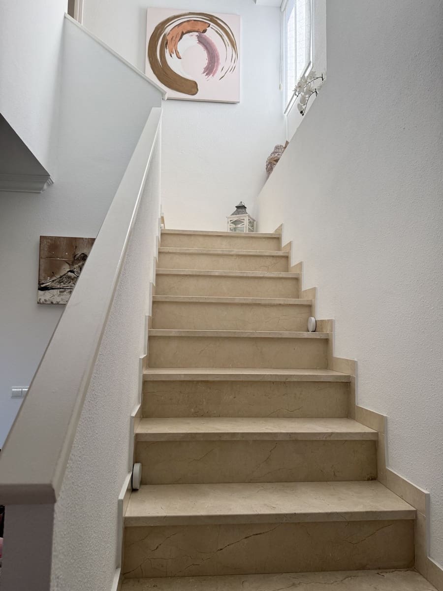 3 chambre Villa/Maison Semi-Mitoyenne à vendre à Riviera del Sol avec piscine garage - 550 000 € (Ref: 10077515)