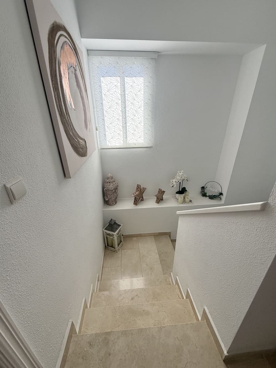 3 chambre Villa/Maison Semi-Mitoyenne à vendre à Riviera del Sol avec piscine garage - 550 000 € (Ref: 10077515)