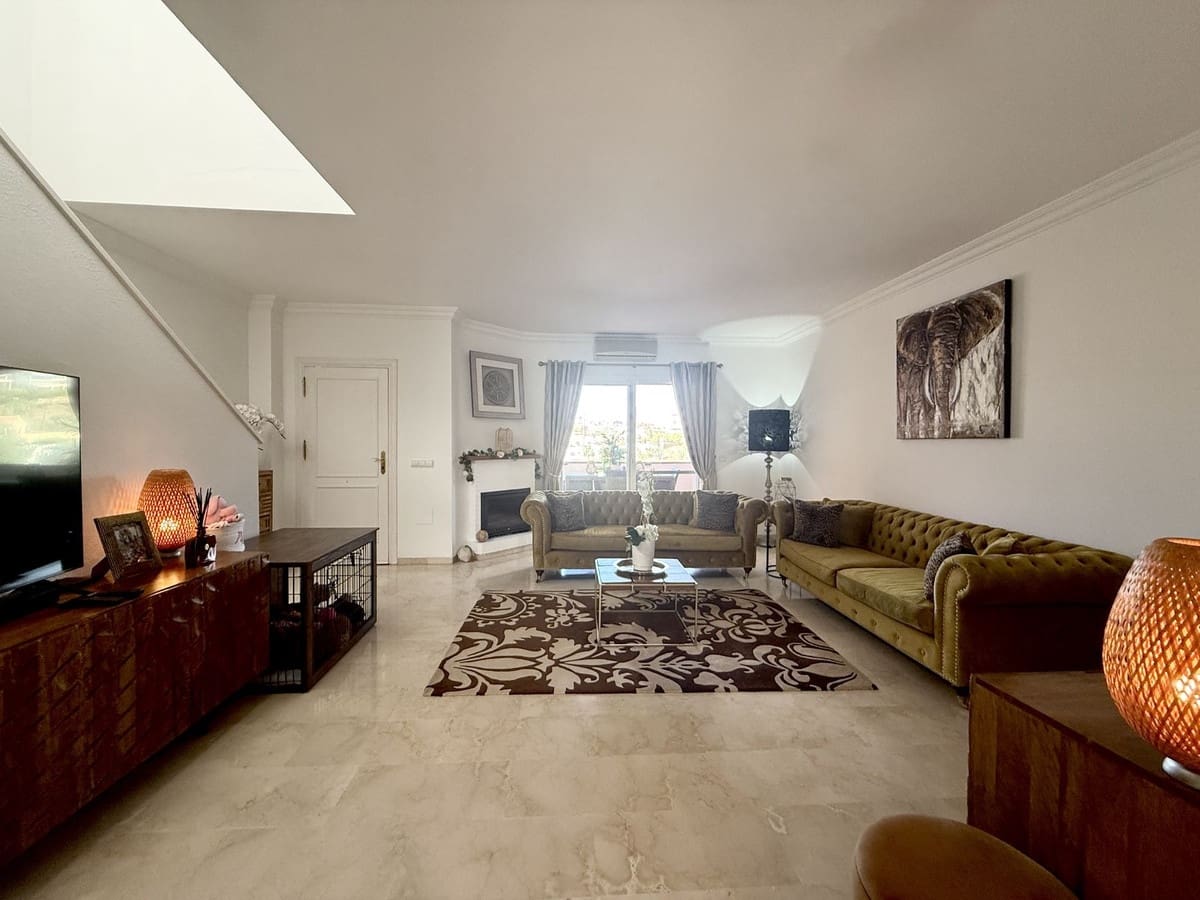 3 chambre Villa/Maison Semi-Mitoyenne à vendre à Riviera del Sol avec piscine garage - 550 000 € (Ref: 10077515)