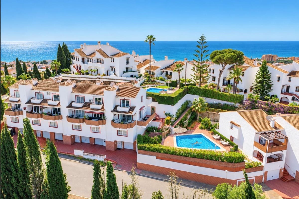 3 makuuhuone Omakotitalo myytävänä paikassa Riviera del Sol mukana uima-altaan 
autotalli - 549 995 € (Ref: 10077515)