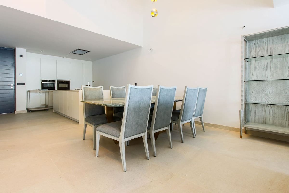3 sypialnia Apartament na sprzedaż w Estepona z basenem garażem - 2 350 000 € (Ref: 10103556)