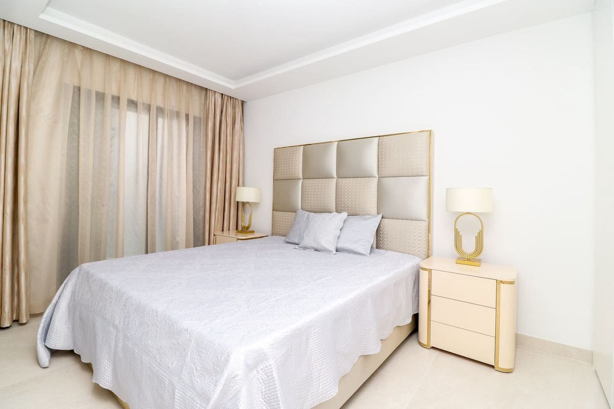 3 sypialnia Apartament na sprzedaż w Estepona z basenem garażem - 2 350 000 € (Ref: 10103556)
