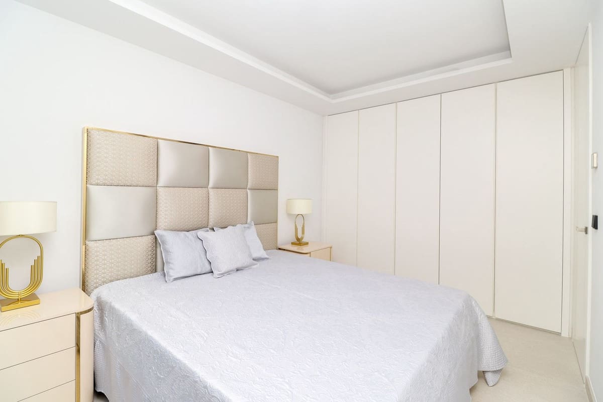 3 sypialnia Apartament na sprzedaż w Estepona z basenem garażem - 2 350 000 € (Ref: 10103556)