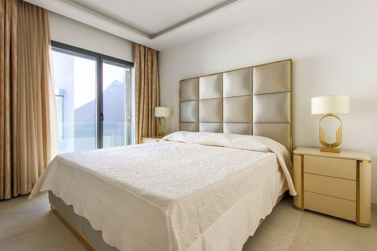 3 sypialnia Apartament na sprzedaż w Estepona z basenem garażem - 2 350 000 € (Ref: 10103556)