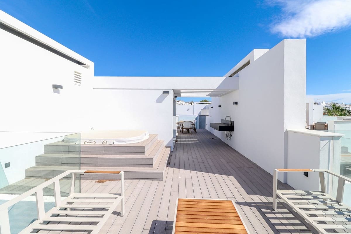 3 sypialnia Apartament na sprzedaż w Estepona z basenem garażem - 2 350 000 € (Ref: 10103556)