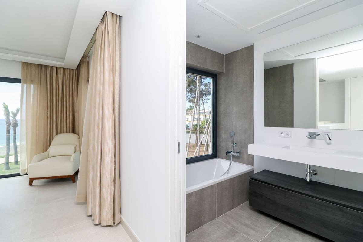3 sypialnia Apartament na sprzedaż w Estepona z basenem garażem - 2 350 000 € (Ref: 10103556)