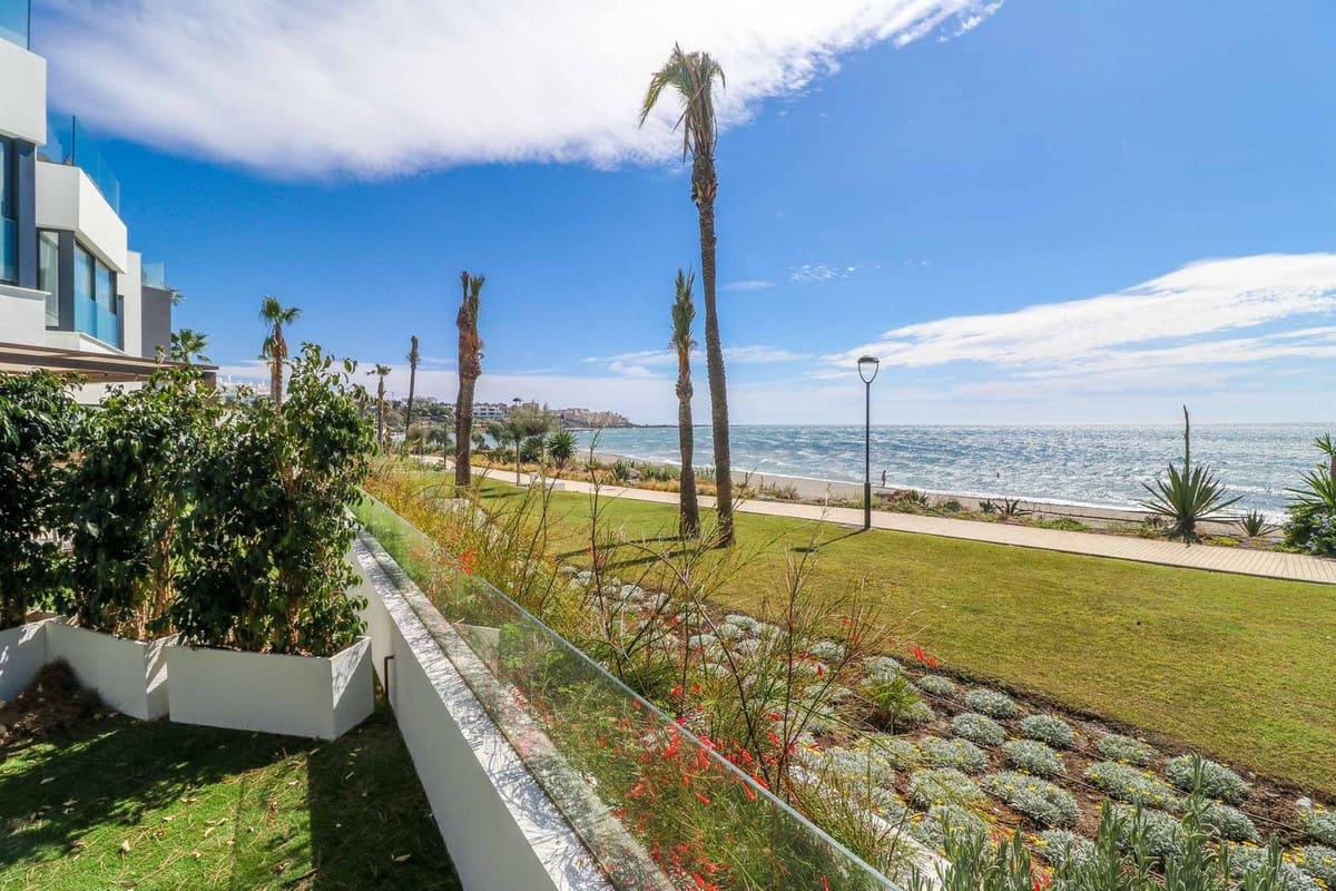 3 sypialnia Apartament na sprzedaż w Estepona z basenem garażem - 2 350 000 € (Ref: 10103556)
