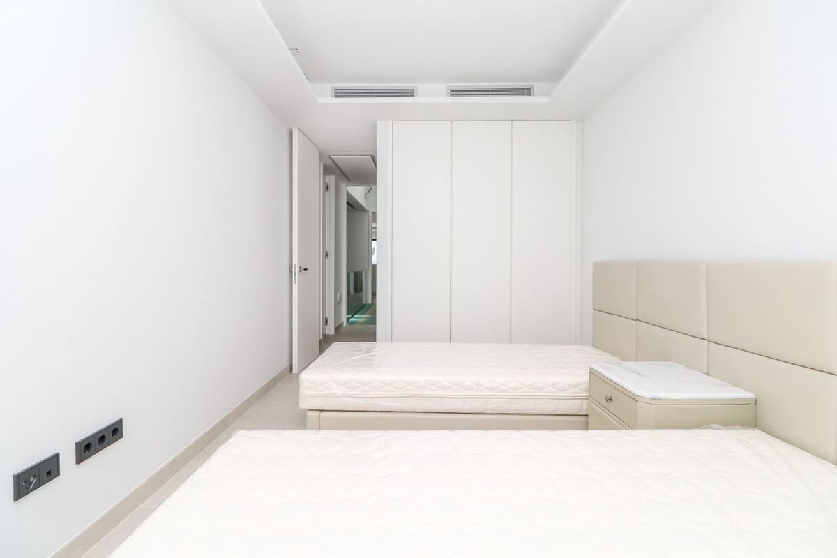 3 sypialnia Apartament na sprzedaż w Estepona z basenem garażem - 2 350 000 € (Ref: 10103556)