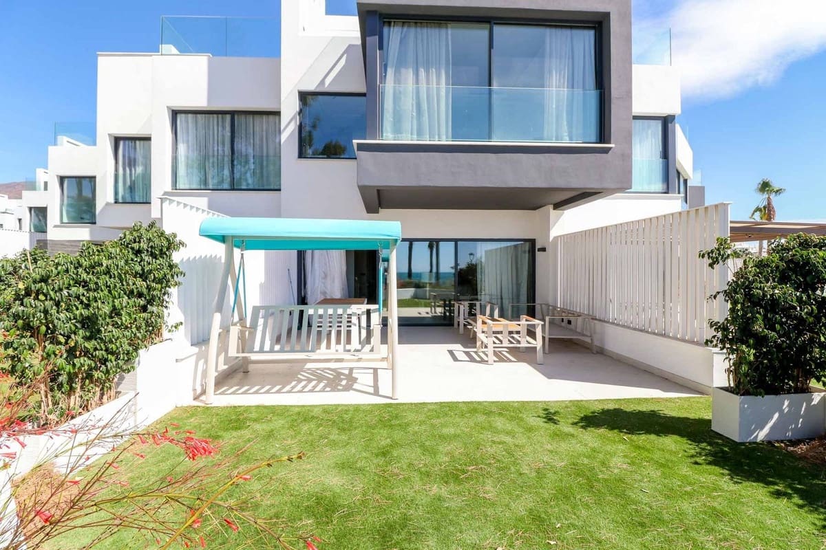 3 sypialnia Apartament na sprzedaż w Estepona z basenem garażem - 2 350 000 € (Ref: 10103556)