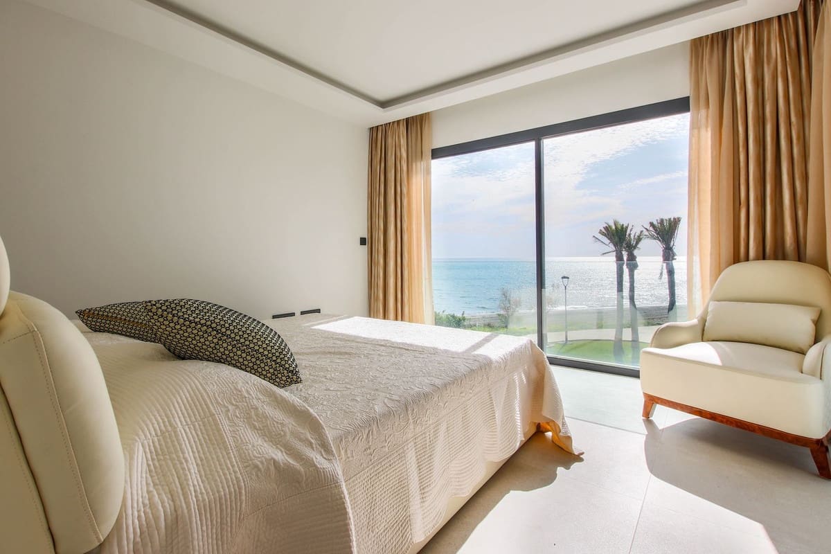 3 sypialnia Apartament na sprzedaż w Estepona z basenem garażem - 2 350 000 € (Ref: 10103556)