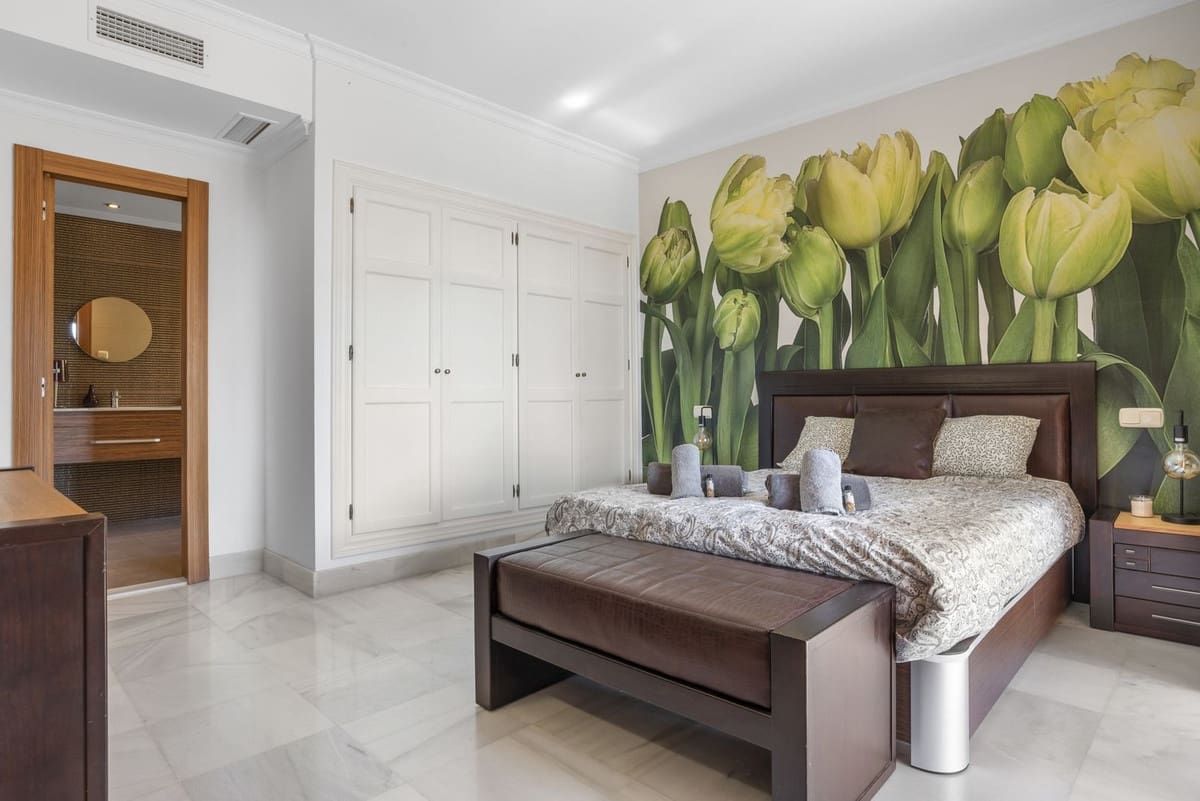 3 bedroom Apartment for sale in Marbella with pool garage - € 1,495,000 (Ref: 10125038)