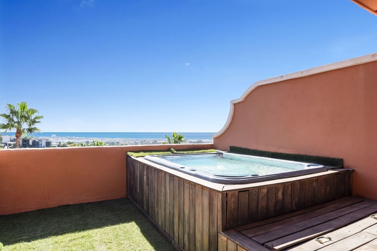 3 bedroom Apartment for sale in Marbella with pool garage - € 1,495,000 (Ref: 10125038)
