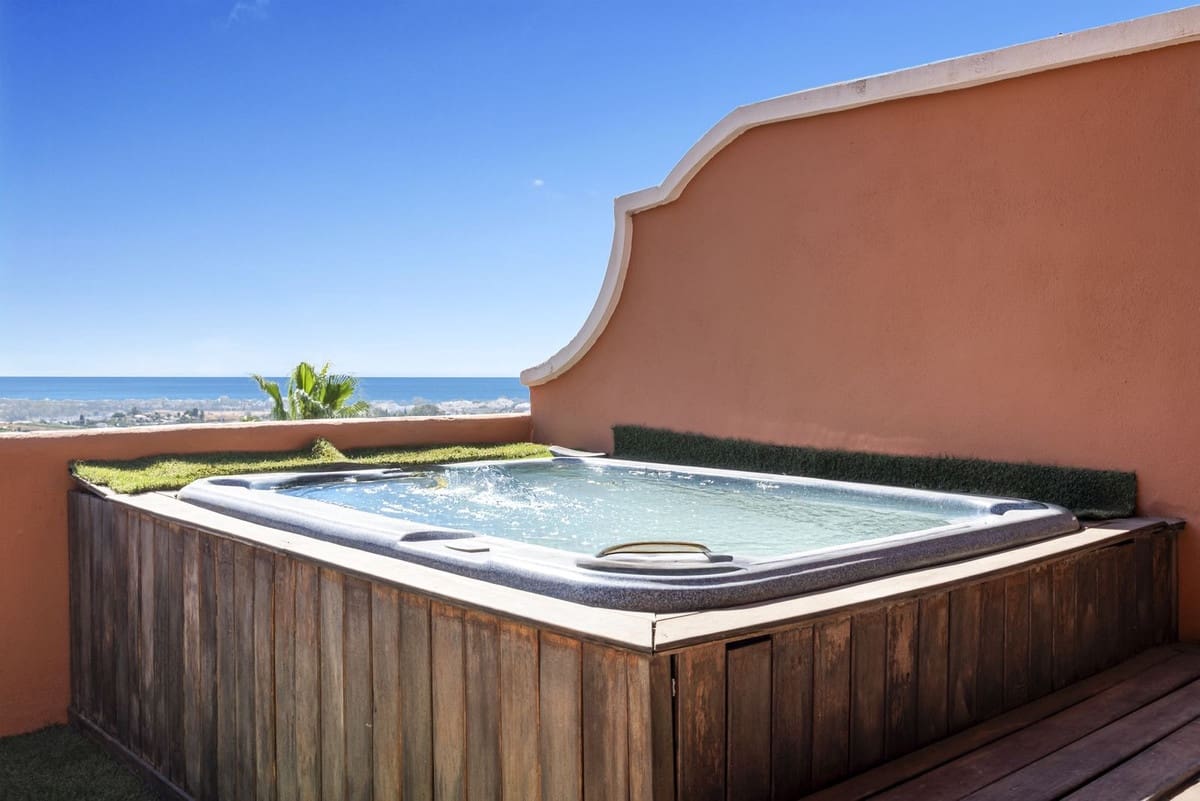 3 bedroom Apartment for sale in Marbella with pool garage - € 1,495,000 (Ref: 10125038)