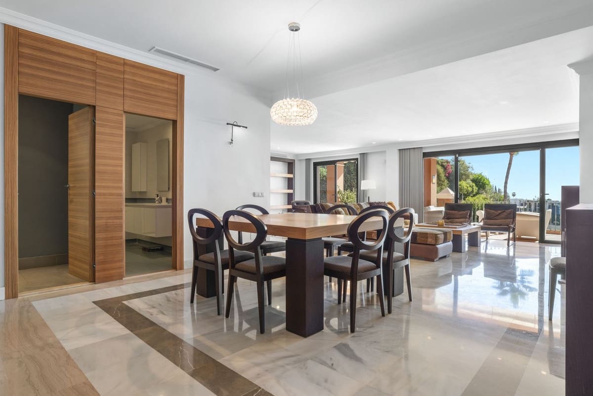 3 bedroom Apartment for sale in Marbella with pool garage - € 1,495,000 (Ref: 10125038)