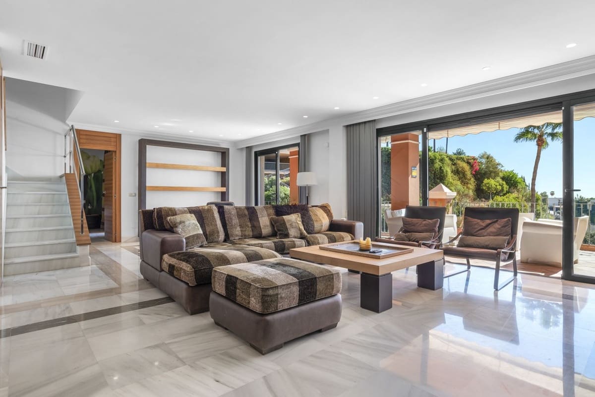 3 bedroom Apartment for sale in Marbella with pool garage - € 1,495,000 (Ref: 10125038)