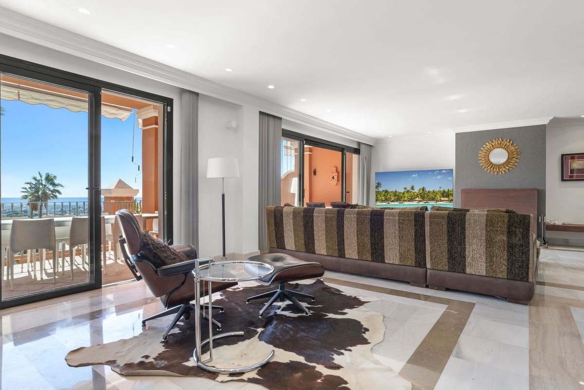 3 bedroom Apartment for sale in Marbella with pool garage - € 1,495,000 (Ref: 10125038)