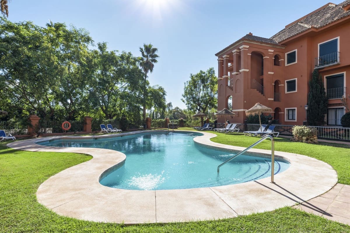 3 bedroom Apartment for sale in Marbella with pool garage - € 1,495,000 (Ref: 10125038)