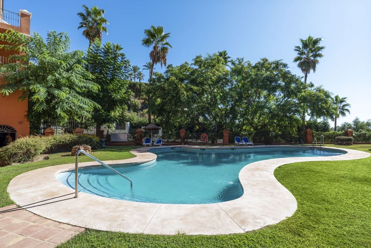 3 bedroom Apartment for sale in Marbella with pool garage - € 1,495,000 (Ref: 10125038)