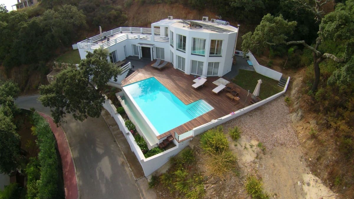 Chalet de 3 habitaciones en La Mairena en venta con piscina garaje - 1.290.000 € (Ref: 10130864)