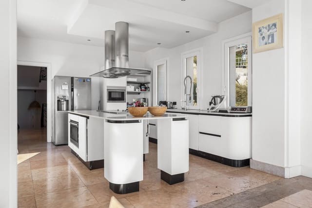 5 slaapkamer Villa te koop in Sotogrande, San Roque met zwembad garage - € 3.390.000 (Ref: 10134894)