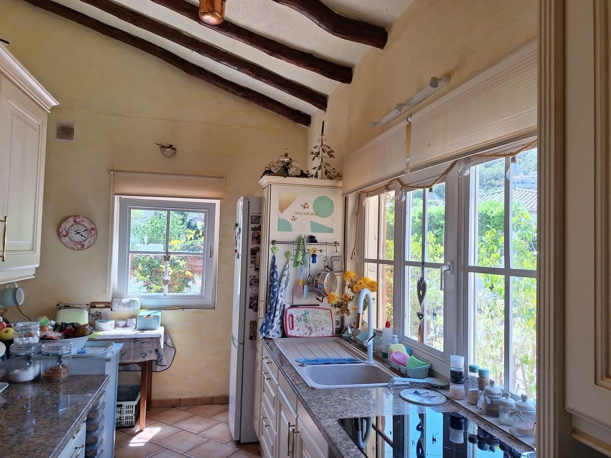2 bedroom Villa for sale in Benahavis with garage - € 795,000 (Ref: 10150333)