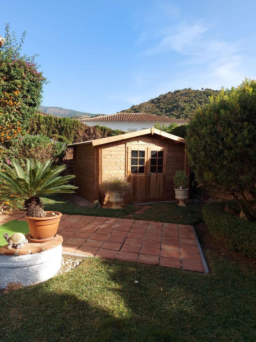 2 bedroom Villa for sale in Benahavis with garage - € 795,000 (Ref: 10150333)
