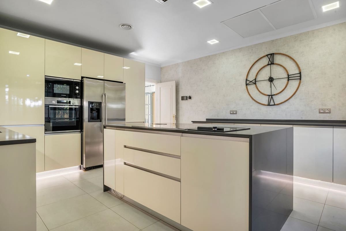 6 soverom Villa til salgs i Guadalmina med svømmebasseng garasje - € 2 990 000 (Ref: 10163257)