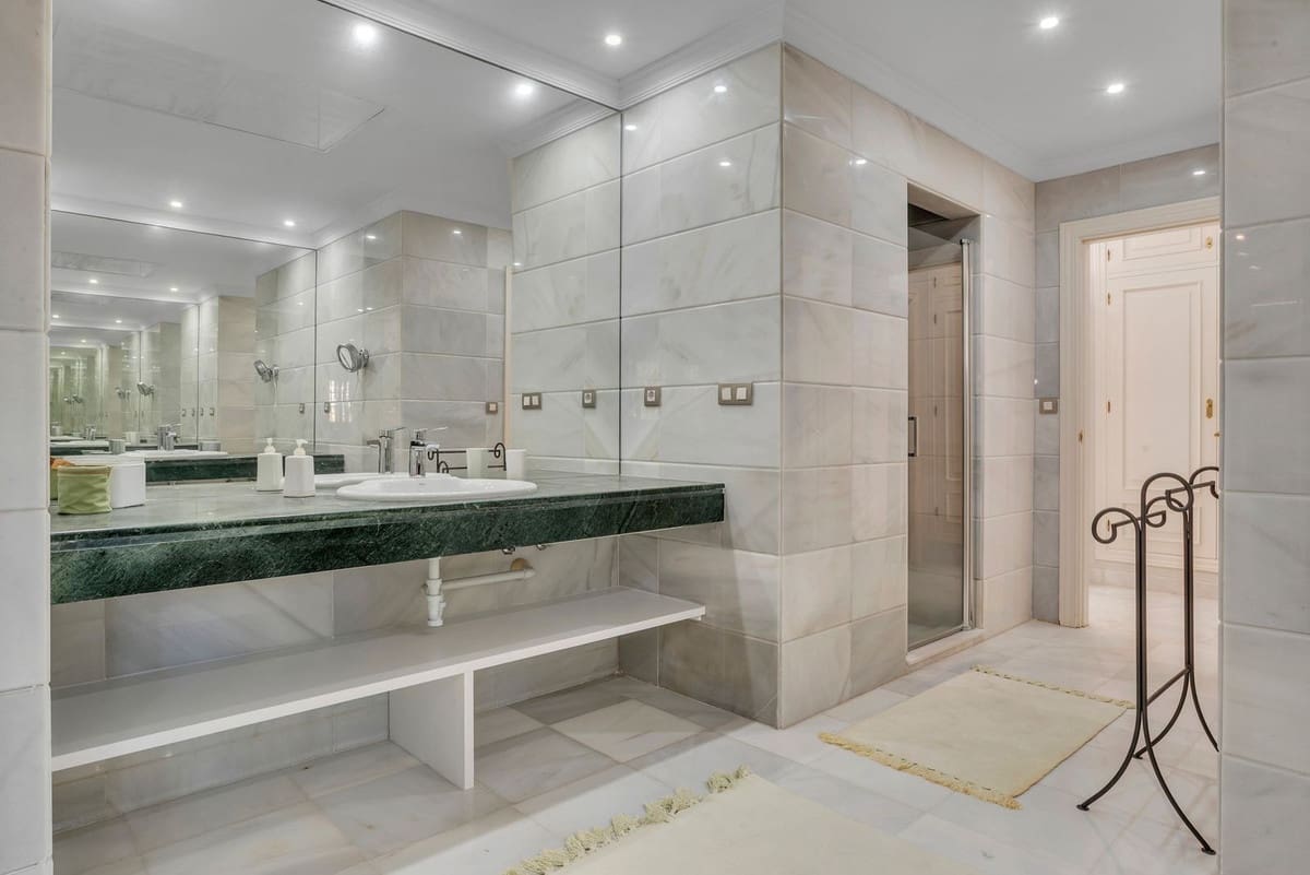 6 soverom Villa til salgs i Guadalmina med svømmebasseng garasje - € 2 990 000 (Ref: 10163257)